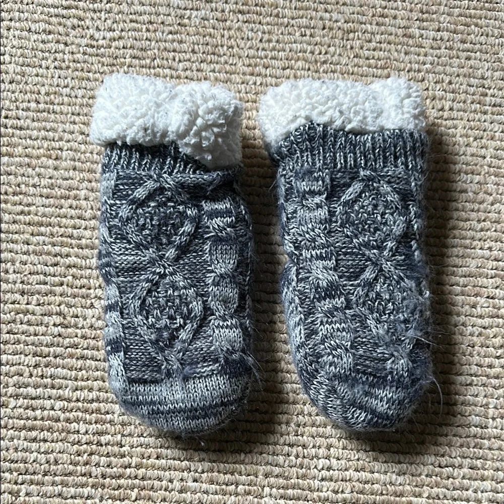 Amazon Cozy Gray and White Knit Booty Slippers for infant/toddler